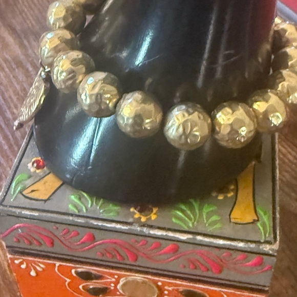 🌸 4 for $10 Gold Tone Stretch Beaded Bracelet with Heart Charm - Picture 3 of 8